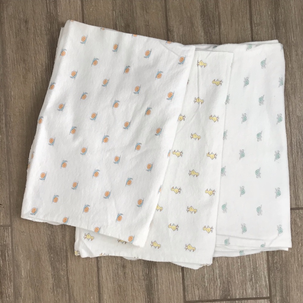 🍭3 Carter’s Flannel Swaddle🍭